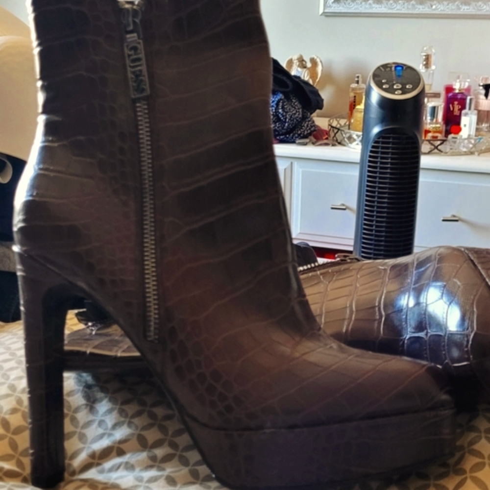 🆕 New Guess boots. Size 9 brown free shipping 🎁🎁